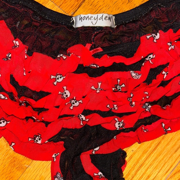 3 Honeydew Ruffle Panties Boyshorts Little Skulls, Libra Scales Sz Small - Picture 2 of 7